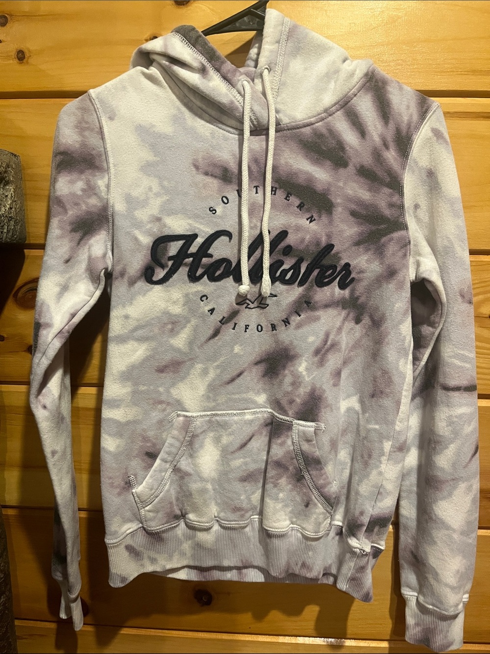 Hollister Women's Purple and White Tie-Dye Hoodie